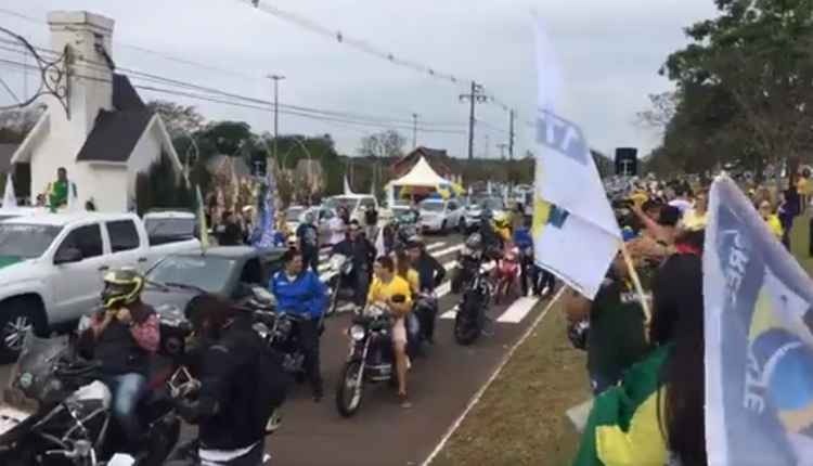 Apoiadores de Bolsonaro realizam manifestações nos altos da Afonso Pena