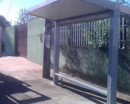 Indicação de vereador é atendida e Prefeitura instala cobertura de ponto de ônibus no Jd. Colonial