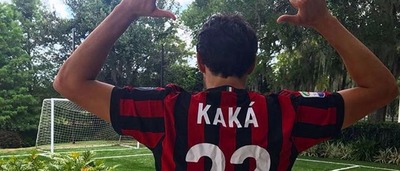 Kaká publica foto com camisa do Milan e Bola de Ouro © Reprodução/Instagram