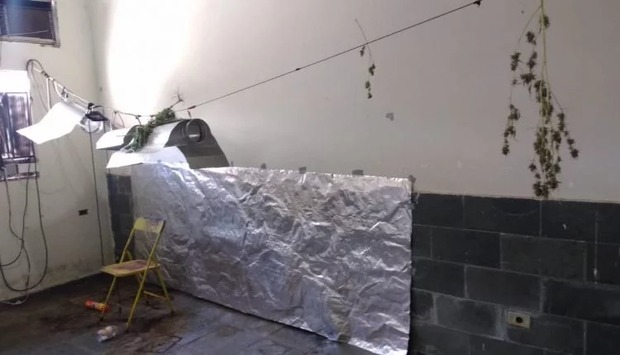 Homem é preso após polícia encontrar laboratório de drogas em sua casa Homem é preso após polícia encontrar laboratório de drogas em sua casa