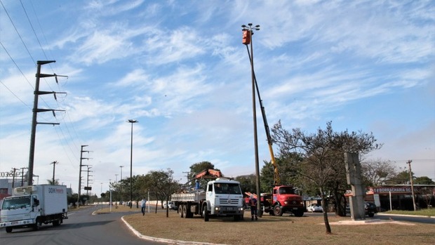 Prefeitura inicia instalação de lâmpadas de LED nas saídas da cidade Prefeitura inicia instalação de lâmpadas de LED nas saídas da cidade
