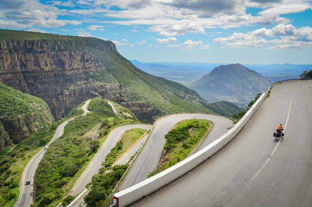 Estrada na Serra da Leba, em Angola (Foto: Creative Commons/jbdonane)