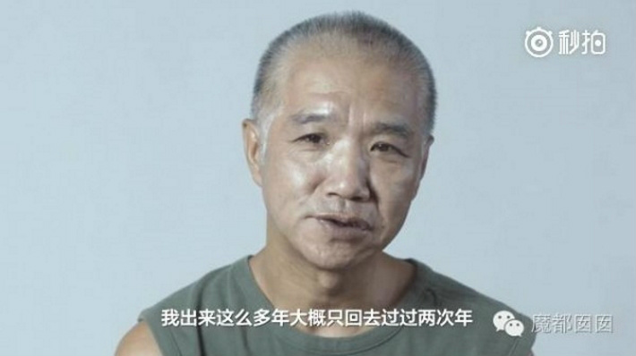 Há 10 anos, homem decidiu viver nas ruas para cuidar de cães abandonados