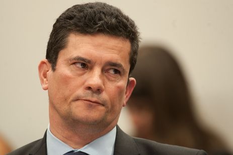 Governo publica novas regras para deportação de estrangeiros O ministro Sergio Moro assina a portaria – Fabio Rodrigues Pozzebom/Agência Brasil