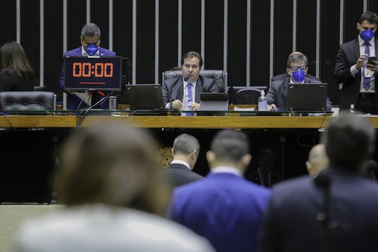 Maia fala em R$ 500 por mês para trabalhadores informais Agência Câmara de Notícias