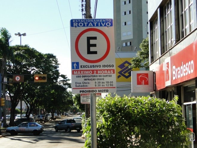 Suspensão de cobrança do parquímetro foi suspenso por decreto, diz empresa