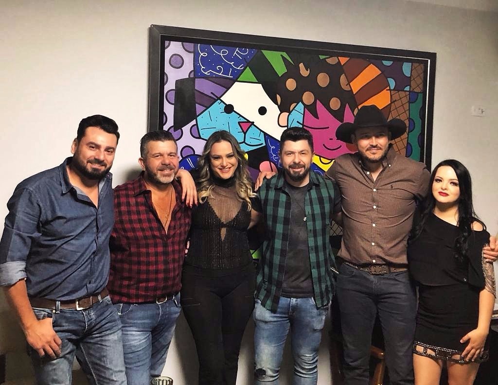 Victor Gregório e Marco Aurélio tem mais de um milhão de visualizações no Youtube com música Divulgação