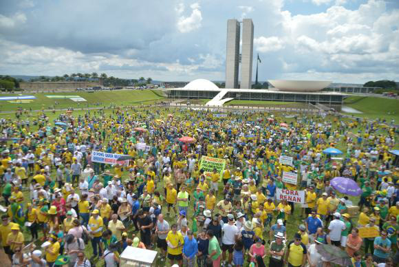 Protesto em defesa da Lava Jato reúne manifestantes em 200 cidades do Brasil Manifestação em defesa da Lava Jato reúne milhares de pessoas na Esplanada dos MinistériosMarcelo Casal/Agência Brasil