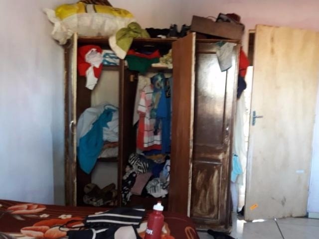 Mulher esconde filha de 12 anos dentro do guarda-roupas para proteger padrasto acusado de estupro (Foto: Divulgação/Polícia Civil)