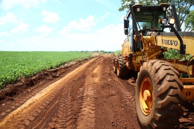 Prefeita vistoria recuperação das estradas vicinais
