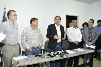 Prefeito anuncia secretários e faz um relato da atual situação financeira da Prefeitura
