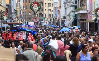 Por que as pessoas gastam demais nas férias?