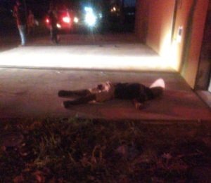 Homem é executado a tiros em Ponta Porã Vítima caída na calçada com um ferimento na perna. Capitan Bado