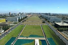 Para economistas, restrição de recursos deve seguir afetando serviços públicos Ministérios em Brasília - DF.