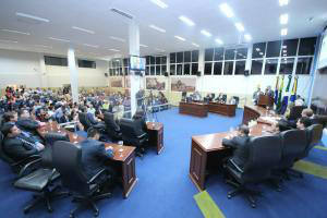 Câmara homenageia 35 que contribuem para o desenvolvimento de Dourados Foto: Tiago Morais/Arquivo
Momento das homenagens que foram realizadas no final do ano passado