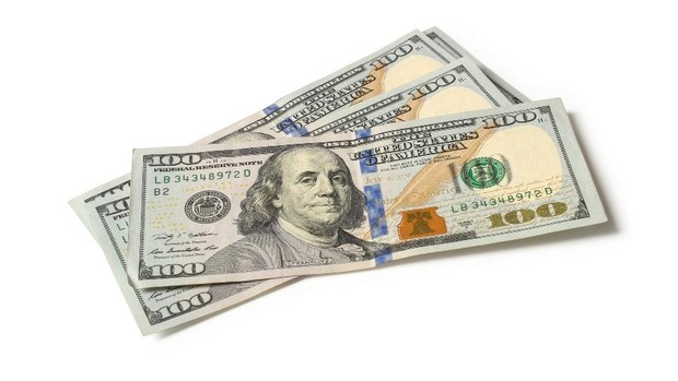 Dólar opera em leve alta no início dos negócios nesta sexta-feira