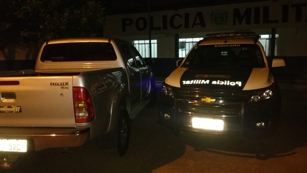 PM prende dupla e recupera caminhonete tomada em assalto Veículo recuperado pela Polícia Militar. PM/Divulgação