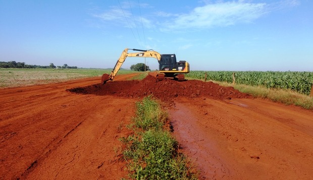 Prefeitura segue recuperação de ruas na área rural e urbana de Dourados