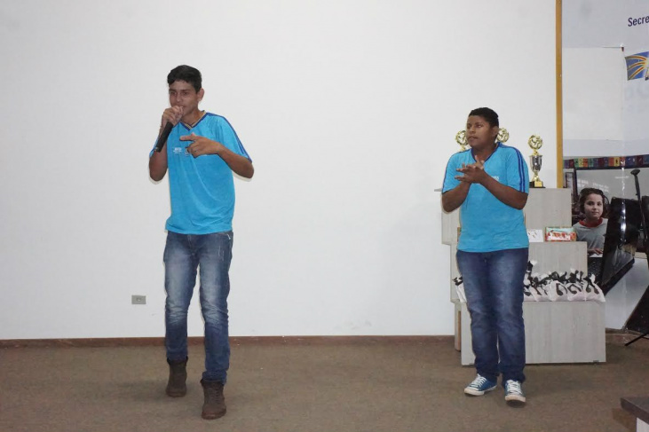 Alunos de escolas municipais participam de concurso de paródia