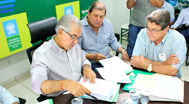 Prefeito pede recapeamento, pavimentação e revitalização da entrada de Rio Brilhante Prefeito pede recapeamento, pavimentação e revitalização da entrada de Rio Brilhante