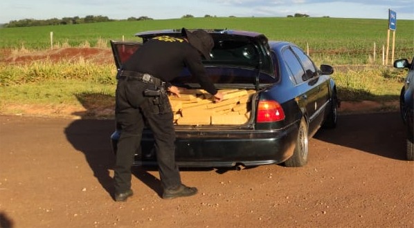 Honda Civic com mais de 300 quilos de maconha é apreendido na MS-162