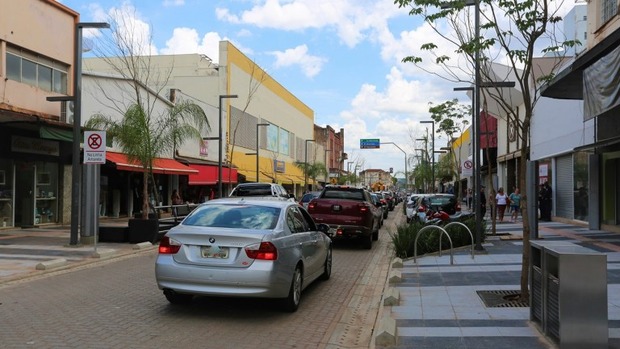 Rua 14 de julho muda paisagem com embutimento de rede e ganha modernidade