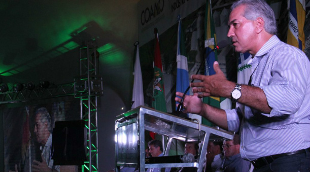 Troca de impostos por empregos garante duas mil vagas em Dourados Troca de impostos por empregos garante duas mil vagas em Dourados