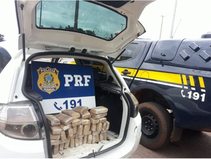 Droga estava em fundo falso na região do estepe. PRF/Divulgação