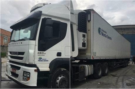 PM resgata casal levado para favela junto com carga roubada no Rio Caminhão e motorista foram levados para favela
Reprodução/Twitter/PMERJ -