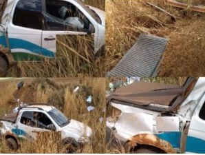 Carro estraga em cima de trilhos é e atingido por trem, motorista saiu ileso (Foto: Correio News)