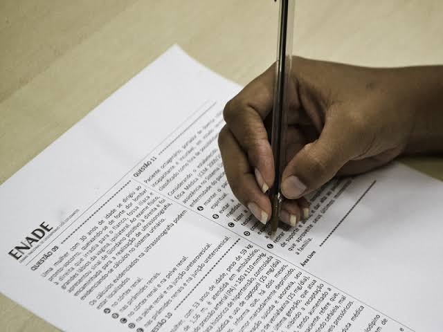 Enade será aplicado para 435 mil estudantes neste domingo Enade será aplicado para 435 mil estudantes neste domingo