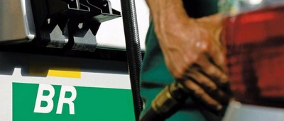 Petrobras aumenta preço da gasolina em 0,7%; diesel sobe 0,8% Petrobras aumenta preço da gasolina em 0,7%; diesel sobe 0,8%