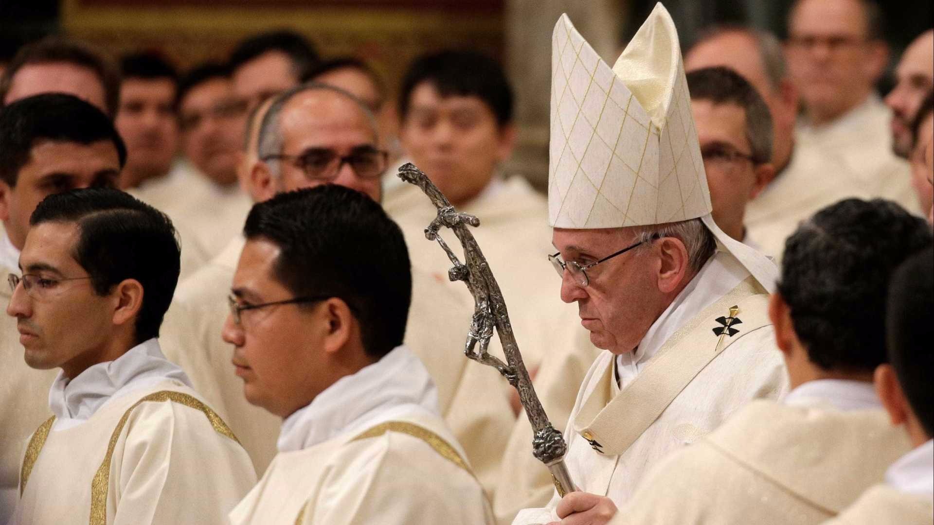 Papa ataca exclusão de índios, negros e mulheres na América Papa ataca exclusão de índios, negros e mulheres na América