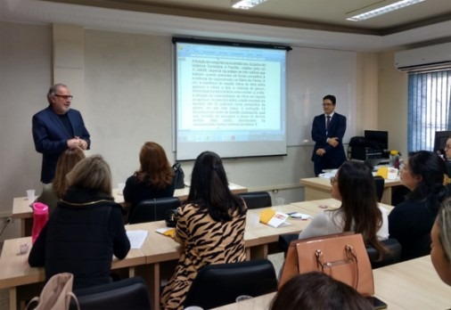 Mediadores e conciliadores são preparados para direito de família Mediadores e conciliadores são preparados para direito de família
