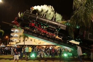 Com show e muita festa, Prefeitura inaugura monumento Maria Fumaça Orla Ferroviária