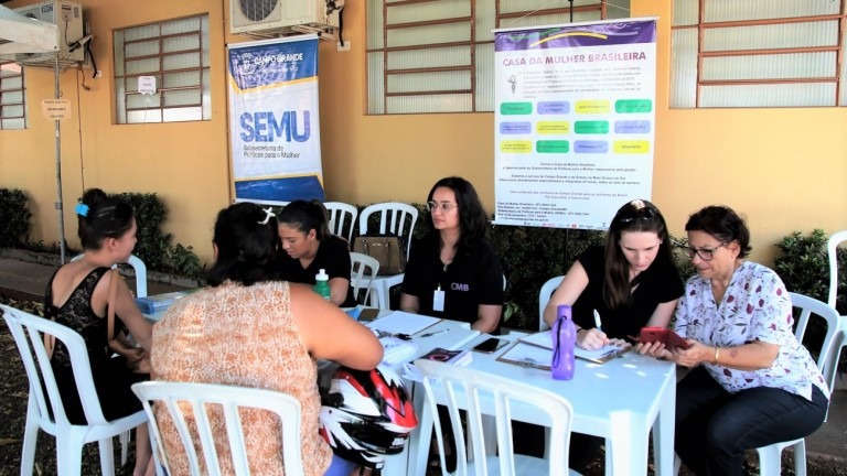 Casa da Mulher leva serviços da Rede de Proteção para o Bairro Moreninha II Casa da Mulher leva serviços da Rede de Proteção para o Bairro Moreninha II