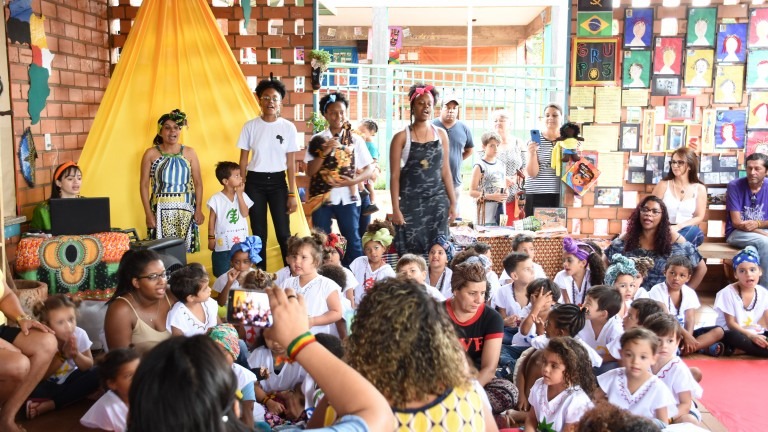 Projeto "Tia Eva" resgata influência africana na cultura brasileira Projeto "Tia Eva" resgata influência africana na cultura brasileira