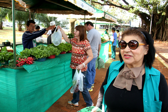 Dona Maria de Lourdes é cliente da Feira