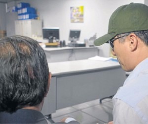 Inquérito indica que prova foi plantada em carro de empresário O policial rodoviário Ricardo Moon responde pelo assassinato do empresário