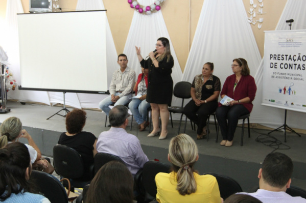 Secretária da SAS Marcela Rodrigues Carneiro discursa antes da prestação de contas