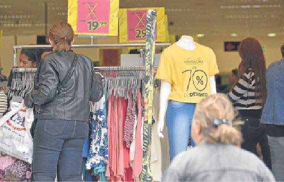 Mato Grosso do Sul fecha 1,4 mil empresas no primeiro semestre Sem emprego, população tem consumido cada vez menos e comércio aposta em promoções para tentar se manter funcionando - Foto: Gerson Oliveira/Correio do Estado