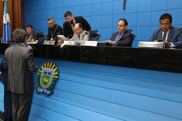 Deputados aprovam 5 projetos hoje e mudanças na merenda escolar Victor Chileno