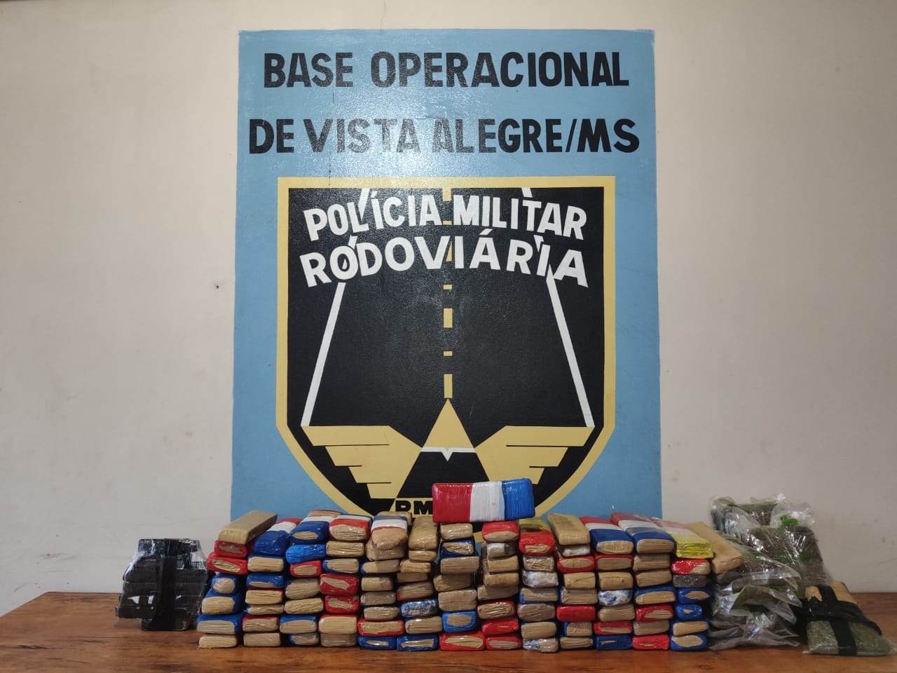PMR prende quadrilha que transportava 93 kg de maconha para o MT