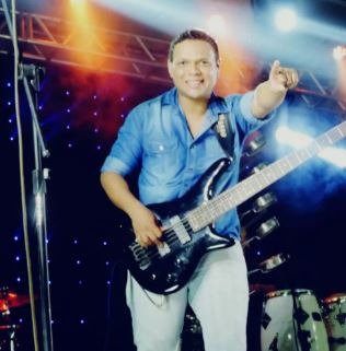 Motociclista que morreu na BR-262 era baixista de banda sertaneja Reprodução/Facebook