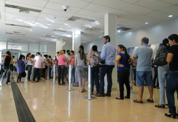 Prazo para sacar abono salarial nos bancos termina no dia 29 Prazo para sacar abono salarial nos bancos termina no dia 29