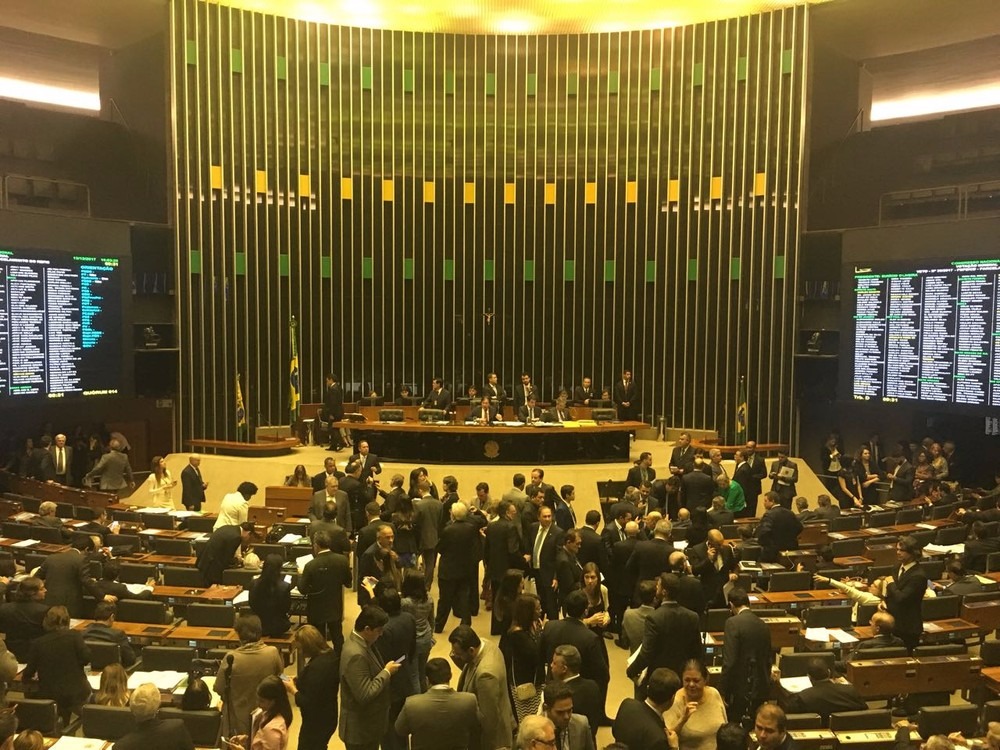 Deputados e senadores reunidos em sessão do Congresso Nacional (Foto: Alessandra Modzeleski)