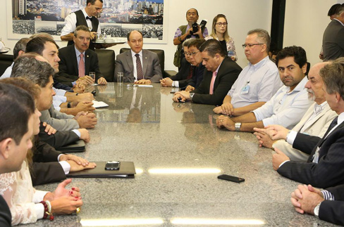 Foto/ALMS Victor Chileno 
Decisão foi tomada durante reunião entre deputados e representantes do setor de combustíveis realizada nesta manhã