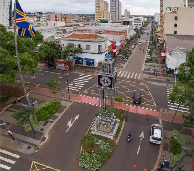 14 de Julho com Afonso Pena, centro de Campo Grande, vazio por causa do isolamento social. PorcimadeCG 