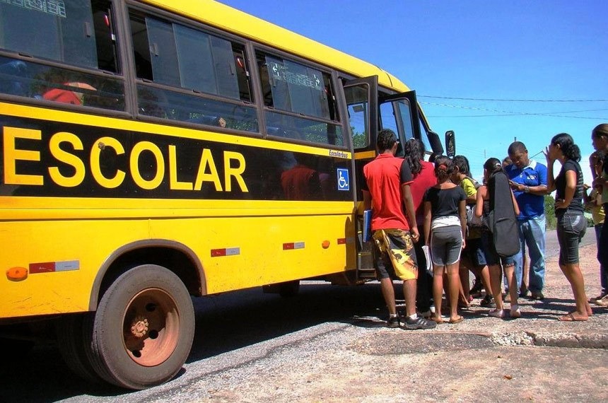 Proposta autoriza professor a usar assentos vagos em transporte escolar público Prefeitura de Ladário