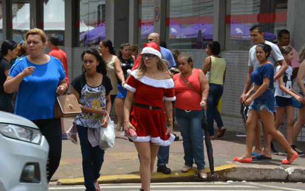 A duas semanas do Natal, comércio do Centro fica aberto até às 22h Campo-grandense terá duas semanas para comprar até às 22h - Foto: Paulo Ribas/Correio do Estado